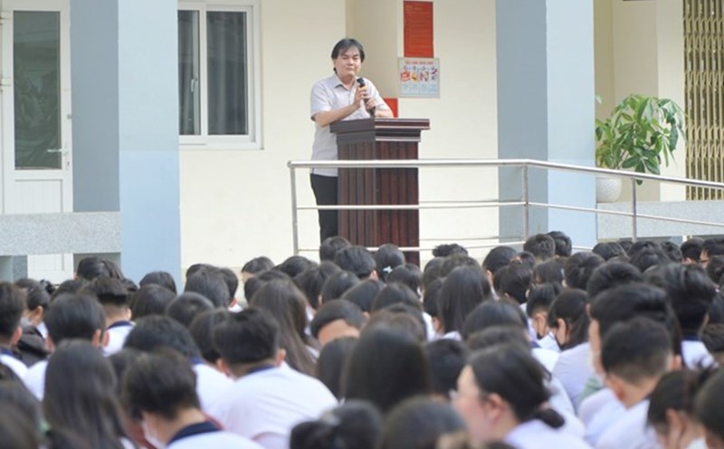 Principals and vice principals of public schools in Ho Chi Minh City also participated in the English proficiency survey. Photo: Chan Phuc