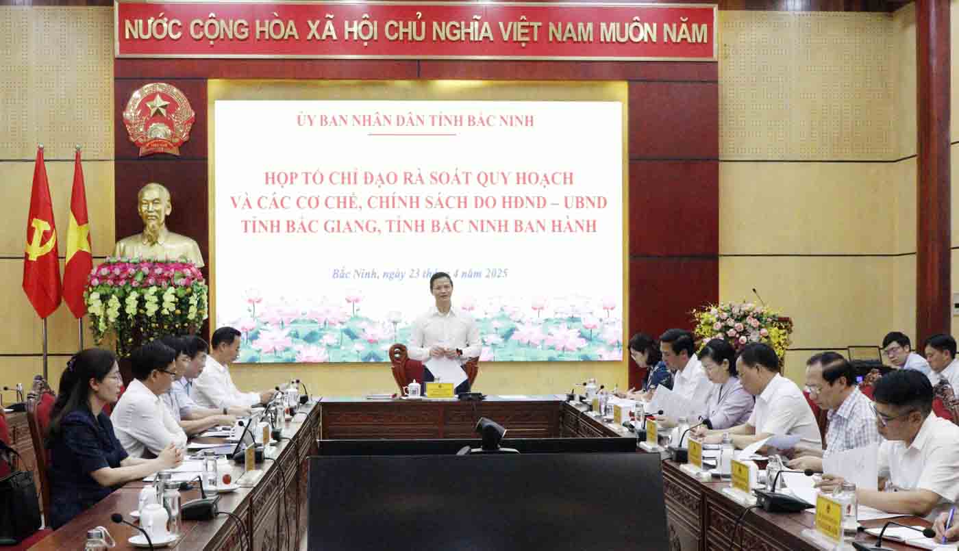 The meeting took place at the People's Committee of Bac Ninh province on the afternoon of April 23. Photo: Dang Hoa