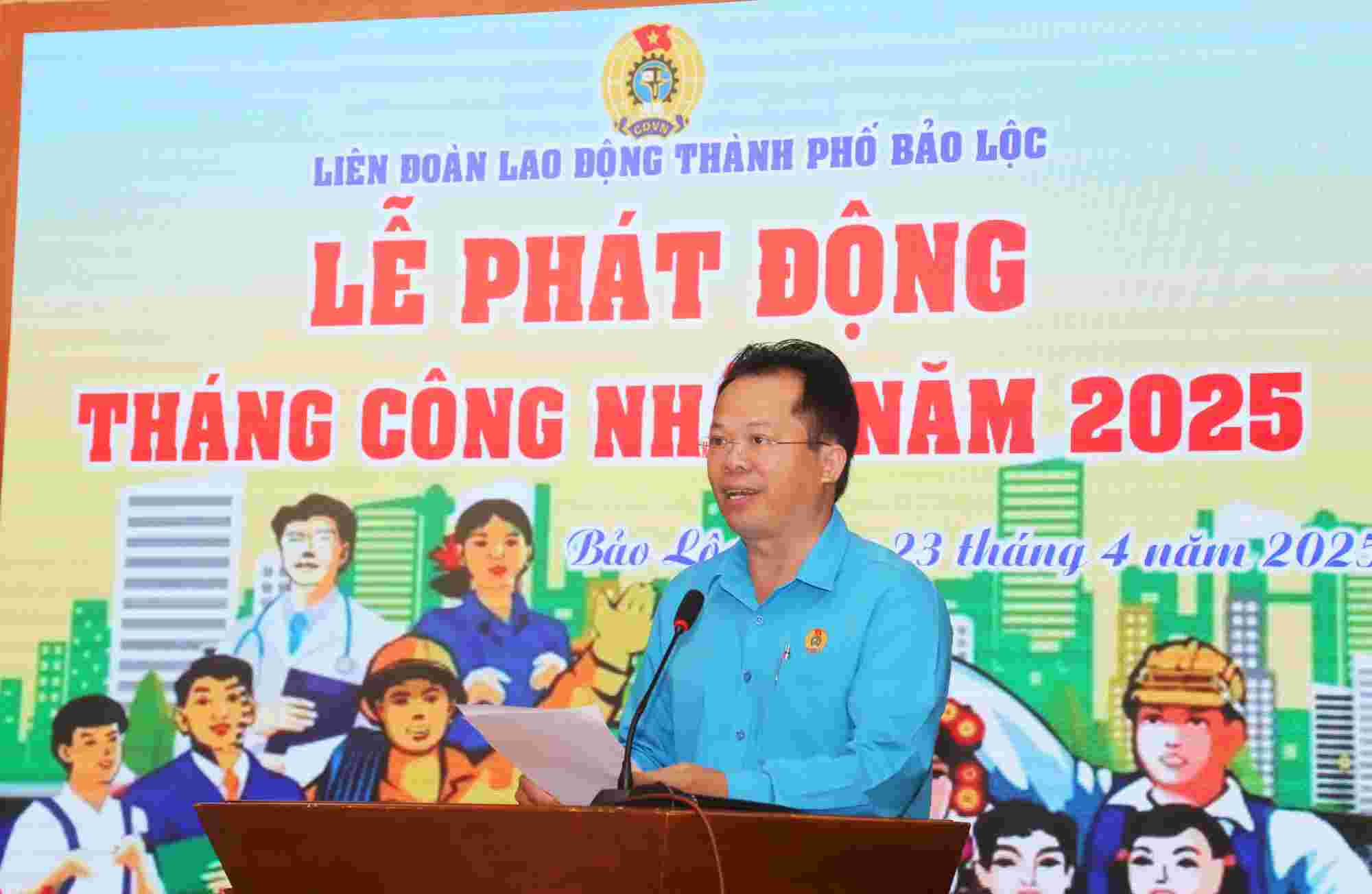 Mr. Nguyen Van Manh - Chairman of Bao Loc City Labor Federation - spoke at the launching ceremony of Workers' Month 2025. Photo: Lam Hong