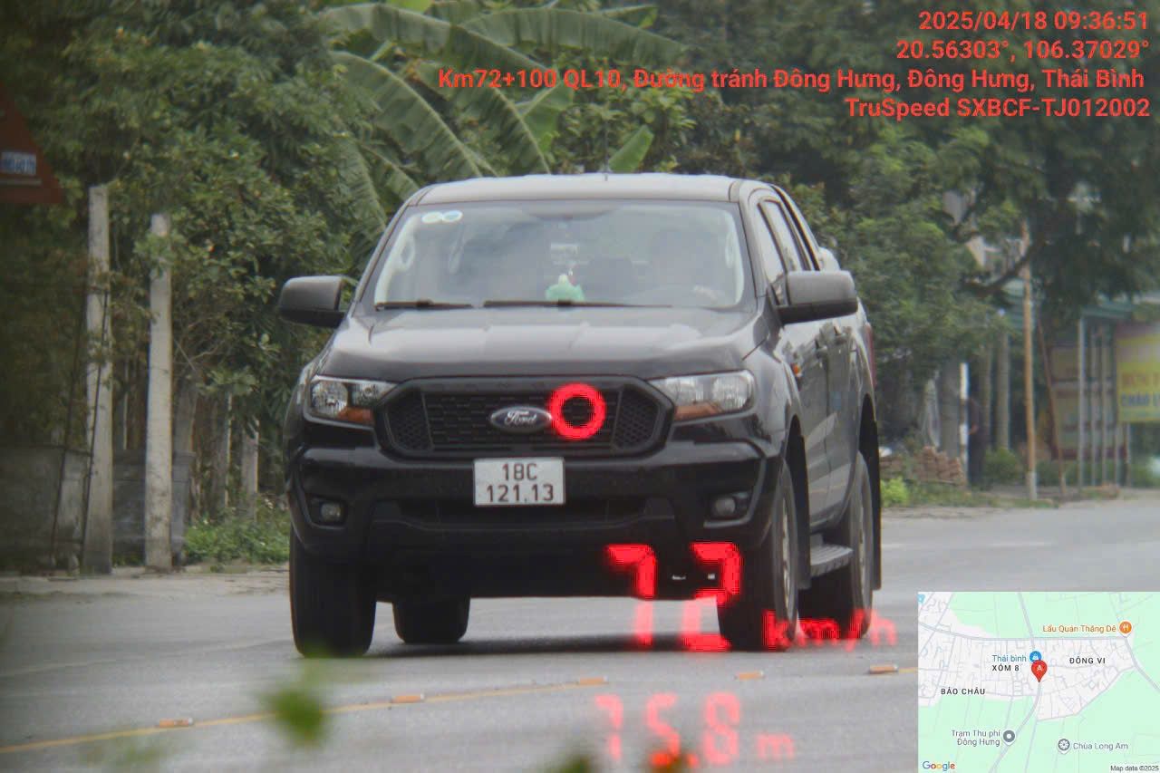 Imagen de un vehiculo automotriz que lleva la placa de control 18C - 121.13 viola el error de exceder la velocidad dos veces en un dia. Fuente: Departamento de Seguridad Social de la Policia de la Provincia de Taiping