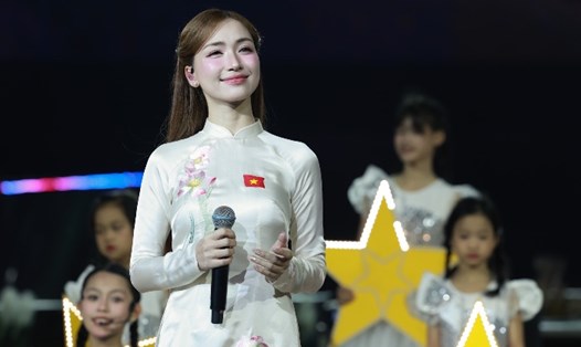 Ca sĩ Hòa Minzy sẽ biểu diễn tại Điện Biên vào tối 3.5. Ảnh: Hải Nguyễn