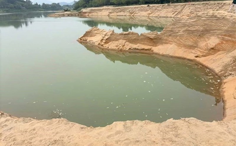Sand mining activities caused serious landslides in Dong Van commune, Thanh Chuong district, Nghe An. Photo: Ngoc Anh
