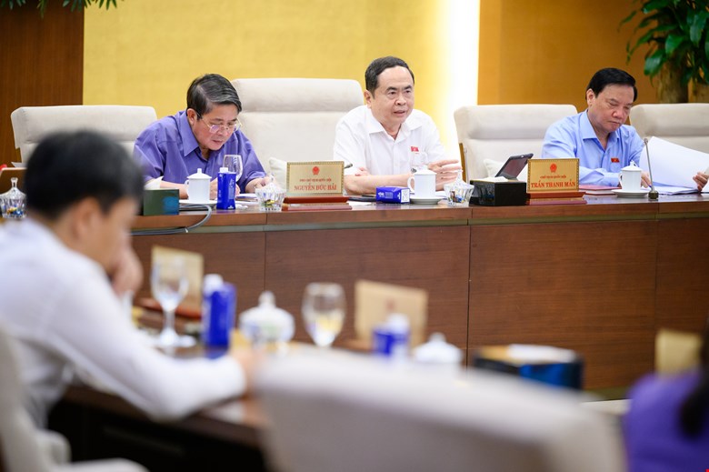 The National Assembly Standing Committee shall consider submitting to the National Assembly the shortening of the term of the 15th National Assembly. Photo: Quochoi.vn