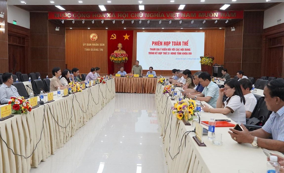 The leaders of Quang Tri province held a meeting to collect opinions on the content of establishing Quang Tri province after the merger to submit to the Provincial People's Council for consideration. Photo: H.Nguyen