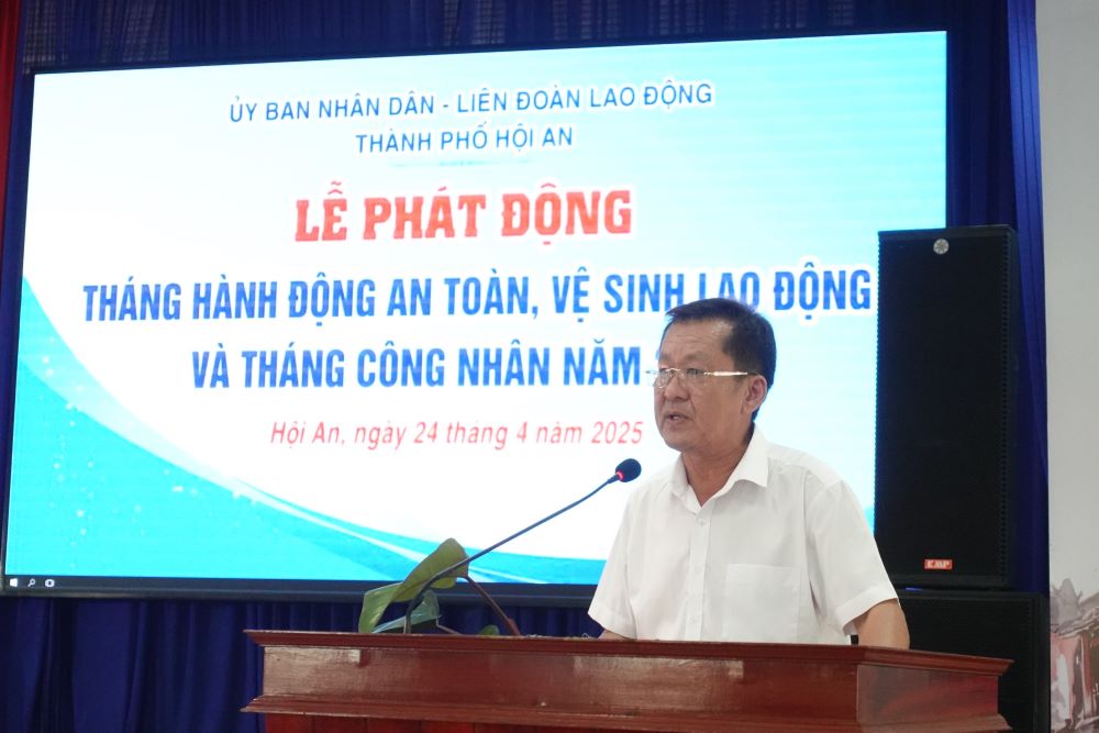 Mr. Nguyen Van Lanh - Vice Chairman of Hoi An City People's Committee spoke at the program. Photo: Tran Thi