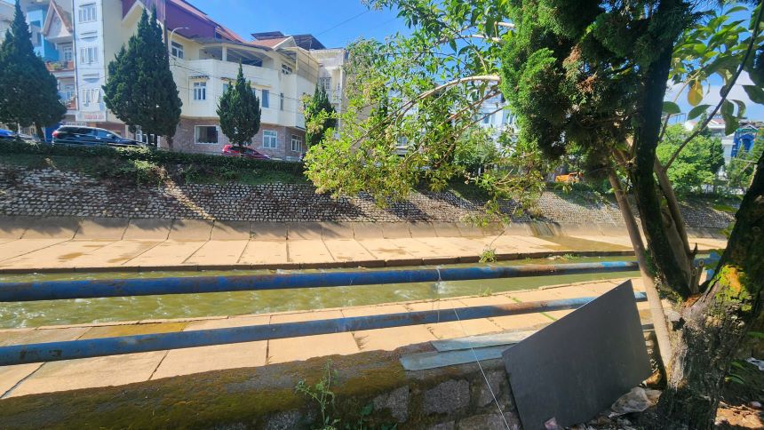 To Ngoc Van stream, where Mr. Thanh was swept away and went missing. Photo: Lam Hong