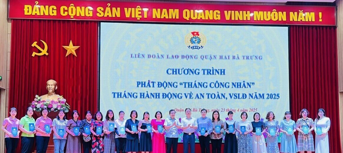 In the 2025 Workers' Month, the Hai Ba Trung District Labor Federation proposed that grassroots unions effectively register and implement at least 1 specific task to care for the welfare of union members and workers. Photo: Trade Union