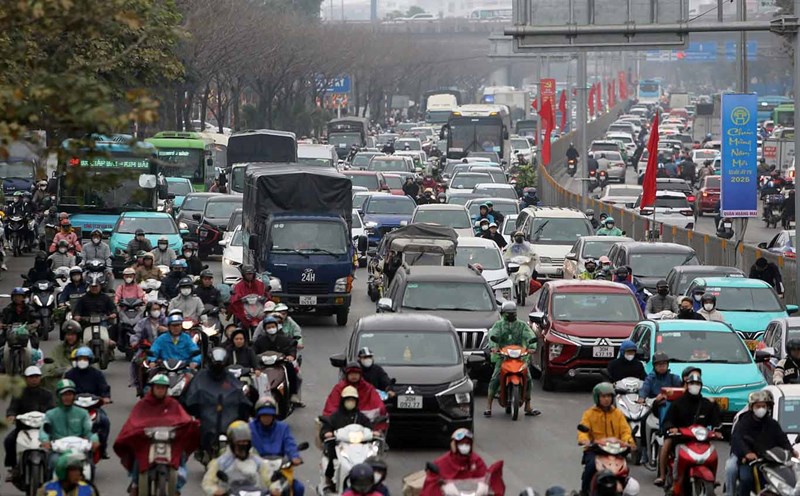 The gateway routes leading to Hanoi's inner city have a high number of vehicles during each holiday. Photo: To The