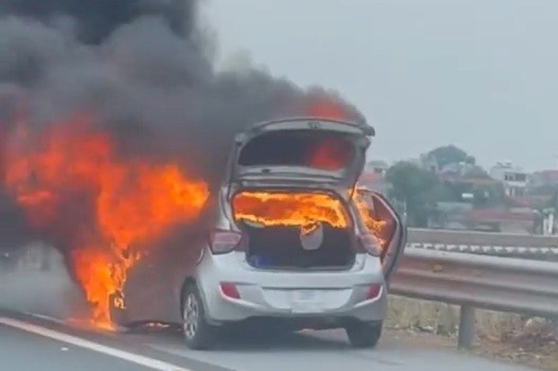 Hay muchas causas que llevan a un riesgo de incendio de un vehiculo. Imagen de la pelicula