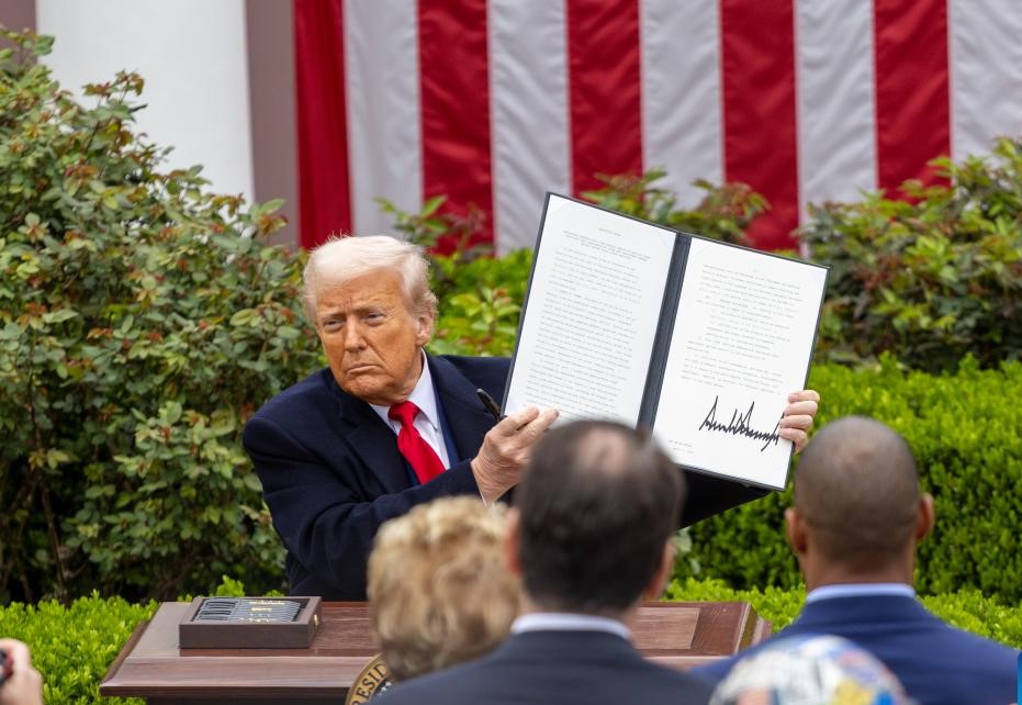 Tong thong My Donald Trump cong bo sac lenh ve thue doi ung toan cau ngay 2.4.2025. Anh: Xinhua