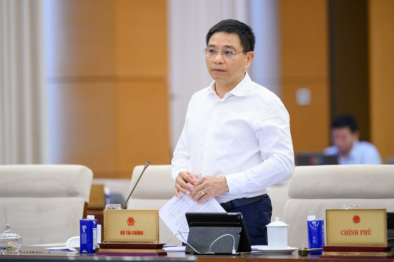 Minister of Finance Nguyen Van Thang said that it is necessary to strengthen inspection work and thoroughly recover suspended projects. Photo: Quochoi.vn