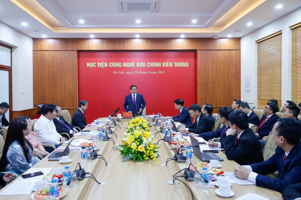 Politburo member and Prime Minister Pham Minh Chinh emphasized the requirement of pioneering in scientific research, innovation, startups, and digital transformation. Photo: Nhat Bac