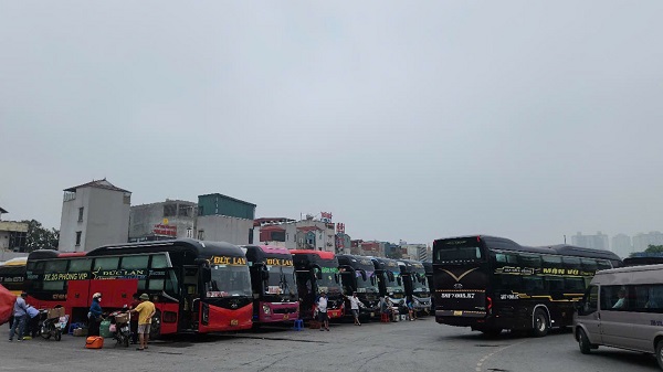 Hanoi bus stations are ready to serve the peak holiday season of April 30 - May 1. Photo: Minh Hanh