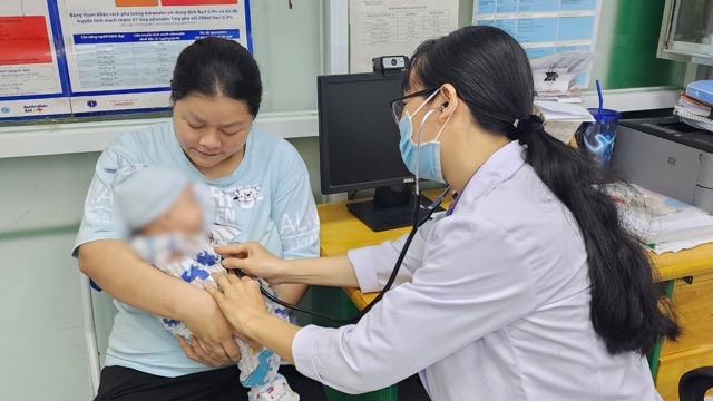 Vaccination for children and people helps protect health effectively. Photo: NGUYEN LY
