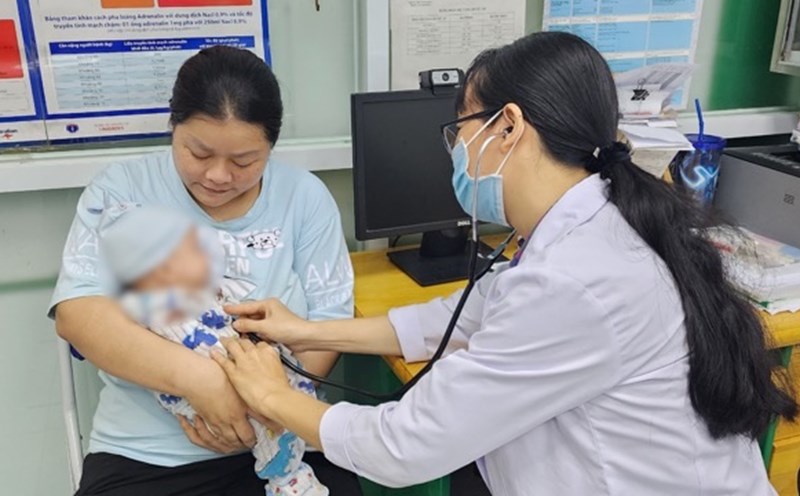 Vaccination for children and people helps protect health effectively. Photo: NGUYEN LY
