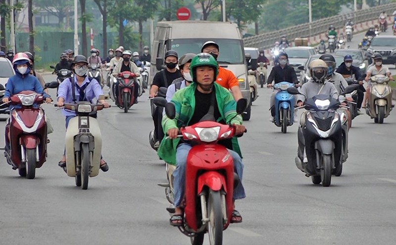 Traffic on 8-lane road in Hanoi after 2 months of adjusting lights, closing intersections