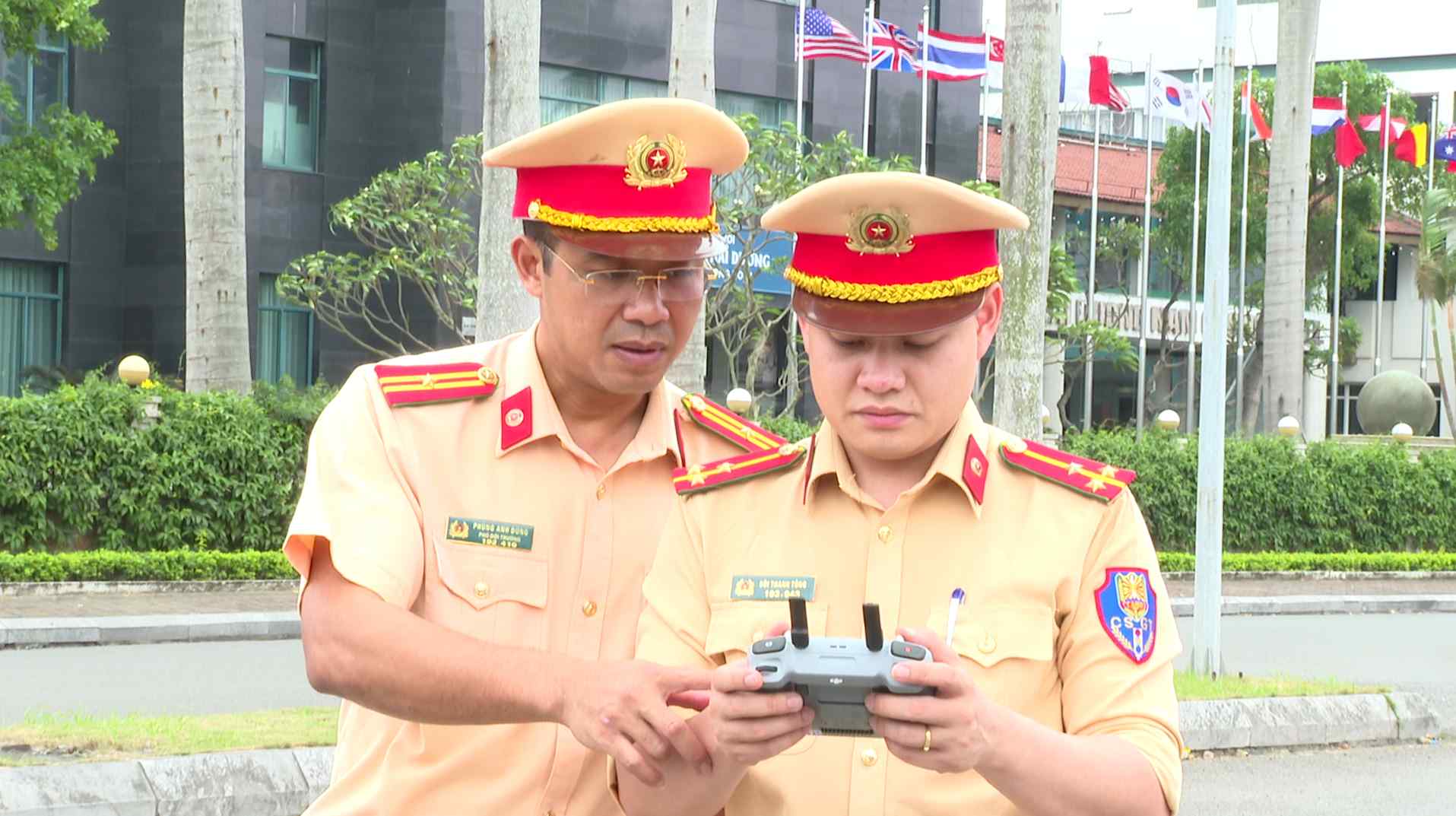 Policia de la provincia de Haiyang utiliza tecnologia en el control y tratamiento de infracciones de trafico festivo 30.4. - 1.5. Foto: Presidente de la Provincia de Hainan