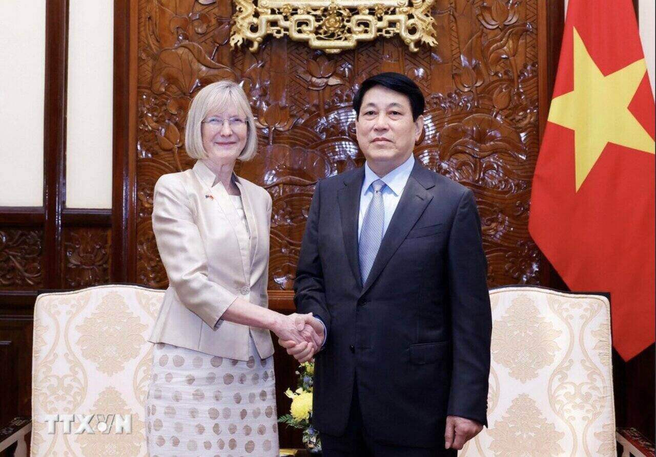 El Ministro de Asuntos Politicos, el Presidente Luong Cuong recibio a la Embajadora Especial de Australia en Vietnam Gillian Bird. Imagen de la pagina web de la organizacion