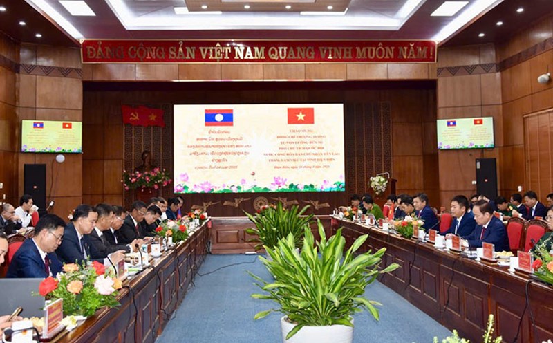 Senior Lieutenant General Suvon Luongbunmi - Vice Chairman of the Lao National Assembly and the working delegation in Dien Bien province. Photo: Thanh Binh