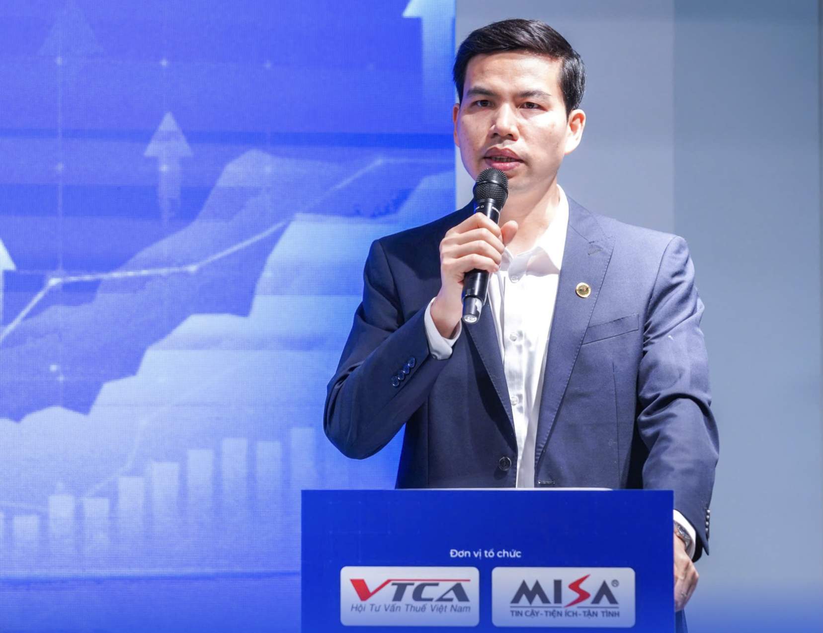 Le Hong Quang, director general de MISA, dijo que la adopcion de la factura electronica es una oportunidad para que las empresas cambien su forma de administrar y profesionalizar sus actividades. Imagen de la pagina de MISA