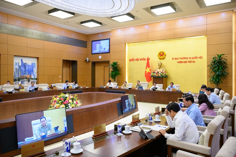 Uy ban Thuong vu Quoc hoi da xem xet, quyet dinh ve nguyen tac, tieu chi, dinh muc phan bo du toan chi thuong xuyen ngan sach nha nuoc nam 2026. Anh: Quochoi.vn.