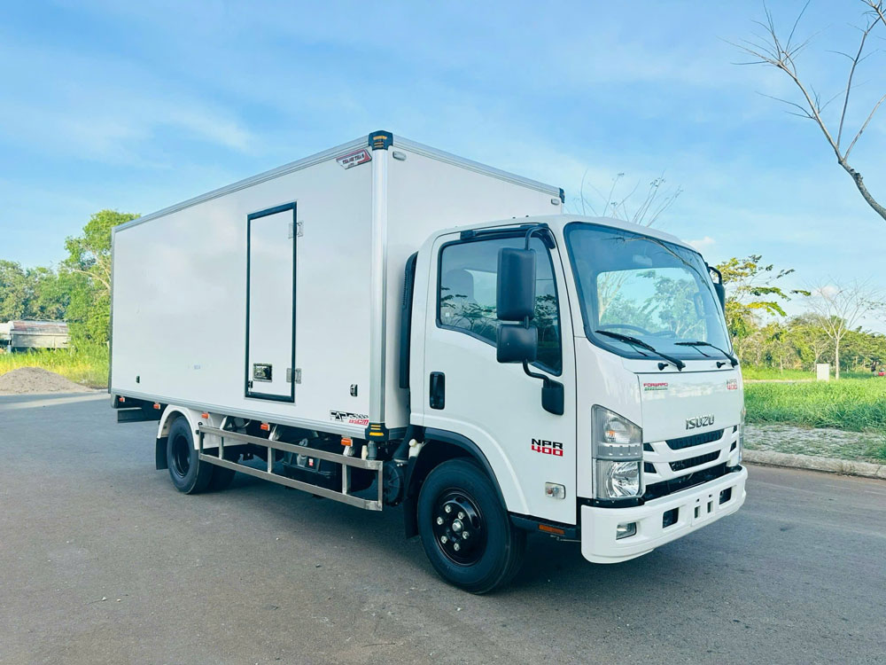 The Bridgestone R156 tire line is equipped on the ISUZU N-Series light truck line to help improve operational efficiency. Photo: Bridgestone