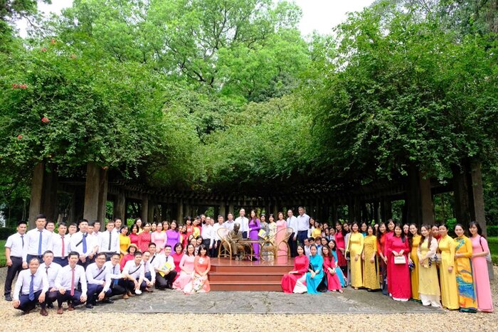 Dang bo CIC to chuc Le bao cong dang Bac tai Khu di tich phu Chu tich va Bao tang Ho Chi Minh.