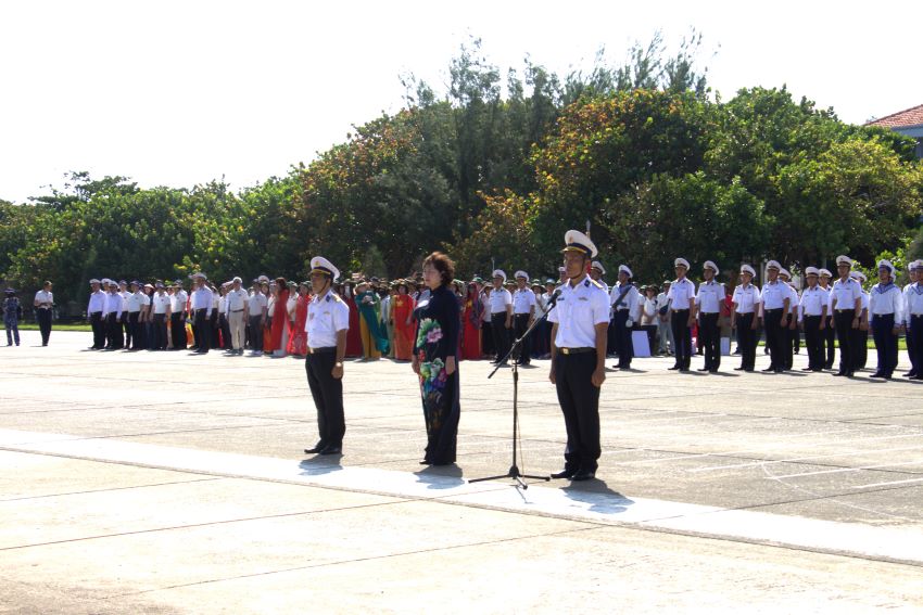 Flag-raising ceremony on Truong Sa island. Photo: Agribank