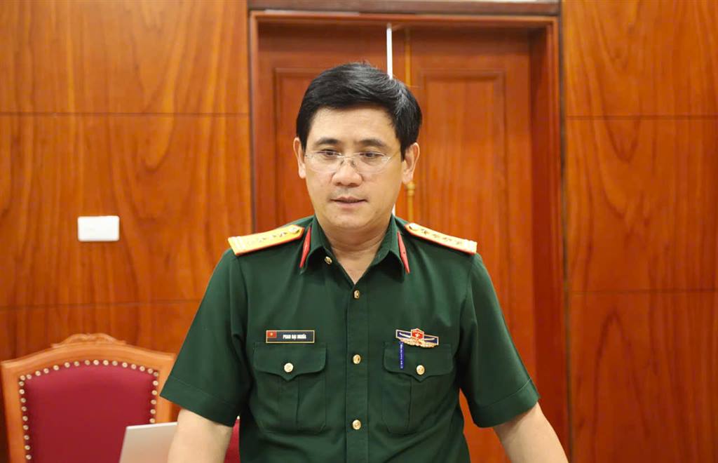 Transfer and appoint Colonel Phan Dai Nghia to the position of Deputy Commander and Chief of Staff of Military Region 5. Photo: VGP