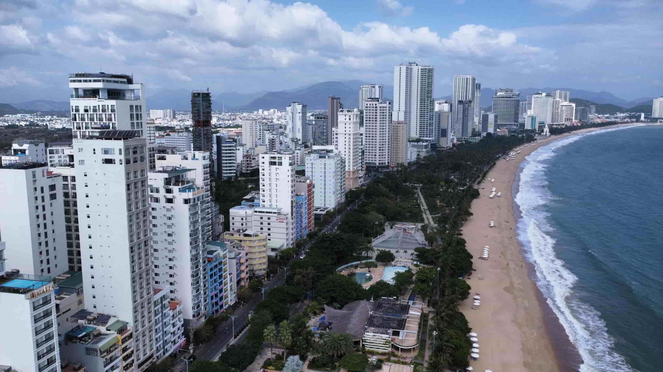 La localidad propone cuatro barrios: el norte de Nha Trang, el sur de Nha Trang, el oeste de Nha Trang y el sur de Nha Trang. Imagen de Hyo Long