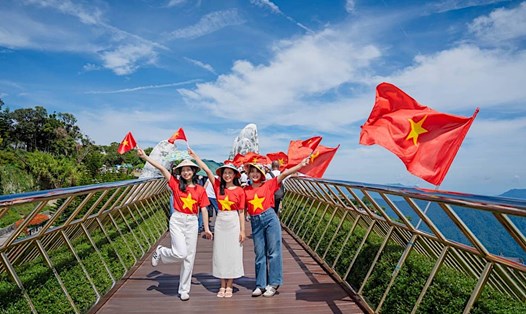 Du khách có cơ hội hưởng nhiều ưu đãi, khuyến mãi khi du lịch nội địa dịp lễ 30.4 và 1.5. Ảnh: SW