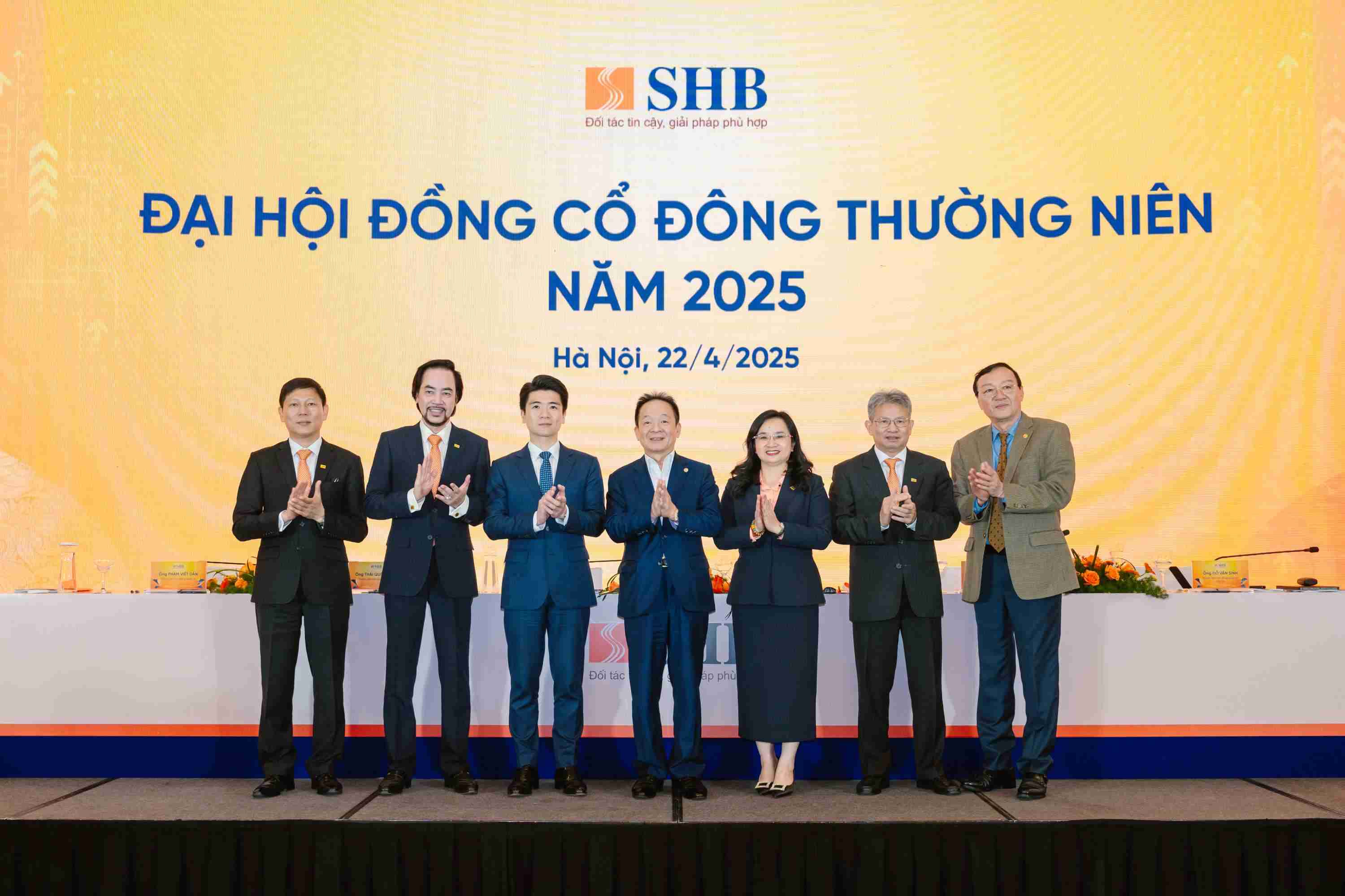 SHB's Board of Directors chaired the 2025 General Meeting of Shareholders. Photo: SHB