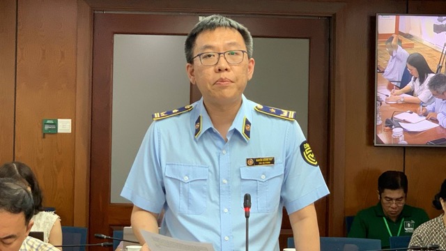 Mr. Nguyen Quang Huy - Deputy Head of the Ho Chi Minh City Market Management Department at the regular press conference to inform about the fake milk crop. Photo: Quang Ba