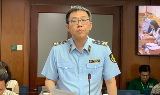 Ông Nguyễn Quang Huy - Phó Chi cục trưởng Chi cục Quản lý thị trường TPHCM tại cuộc họp báo thường kỳ thông tin vụ sữa giả. Ảnh: Quảng Bá