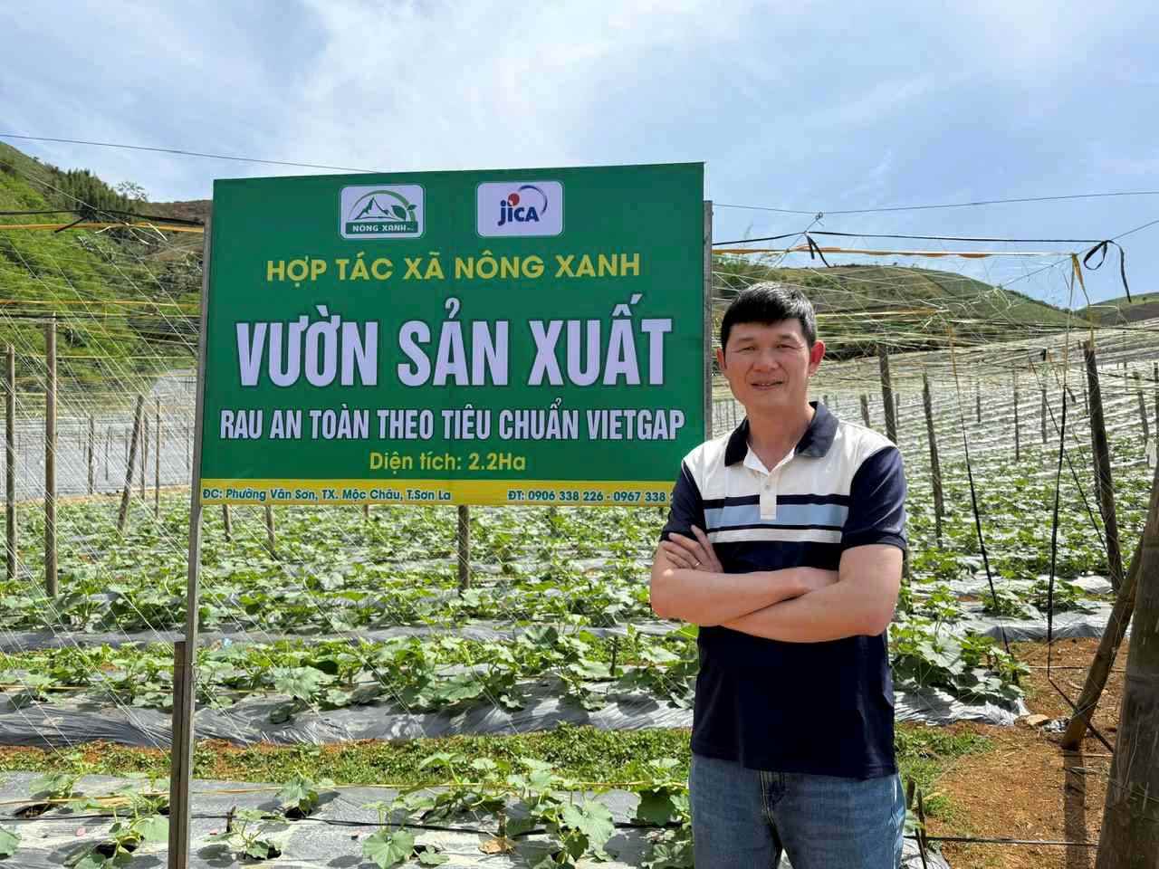 Anh Luu Tung Dinh, Giam doc Hop tac xa Nong Xanh. Anh: Ngoc Van
