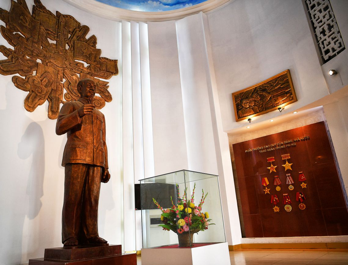 The statue of Uncle Ho in the main hall of the Museum and the noble awards of the Party and State given to the Air Defense Forces.