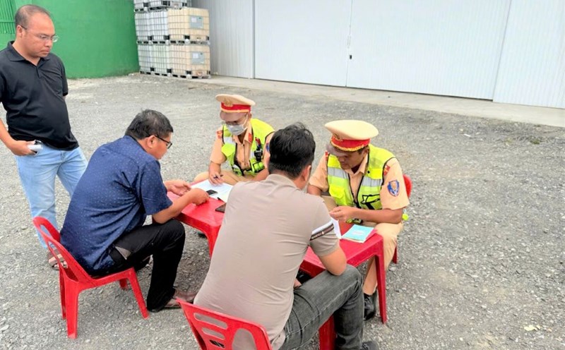 Traffic police will handle violations. Photo: Lam Hong