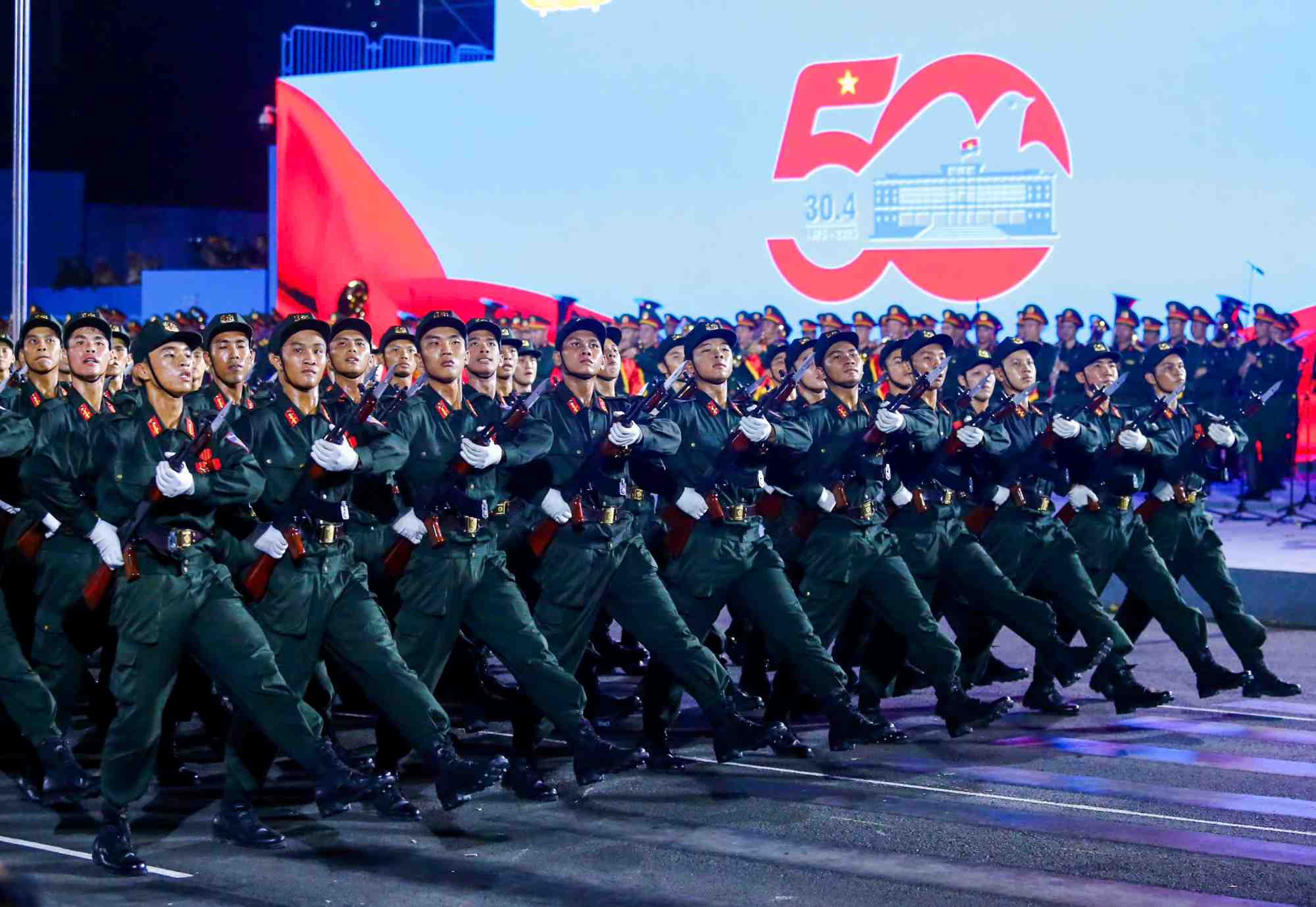 Forces participating in the parade on the evening of April 22 on Le Duan Street (District 1, Ho Chi Minh City). Photo: Thanh Vu