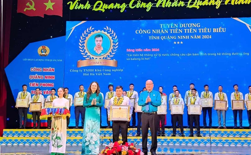 The individuals honored are all typical advanced examples, with outstanding achievements in labor, production and business in 2024. Photo: Quang Ninh Labor Federation