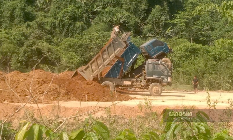Xe sau khi an dat ve do tai khu tai dinh cu. Anh: Cong Sang
