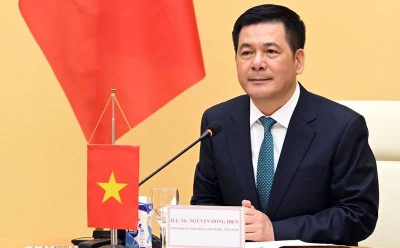 Minister of Industry and Trade Nguyen Hong Dien held a phone call about taxes with US Chief Trade Representative Jami L. Greer. Photo: VNA