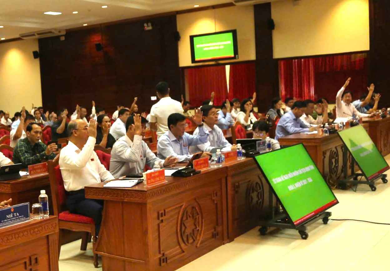 Los delegados votaron por la destitucion de la presidencia de la Junta de la Provincia de Da Nang para el periodo 2021-2025 para el Sr. Pham Ngoc Nghi. Imagen de la pagina web de la Universidad de Hong Kong