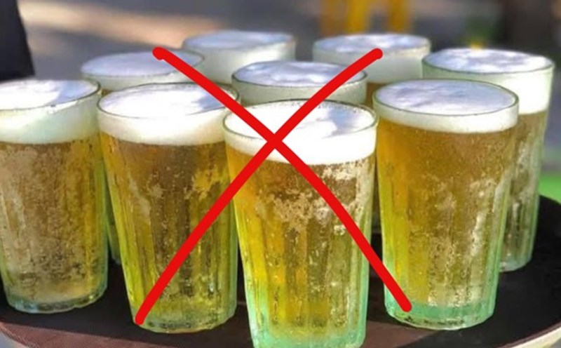 Regular consumption of alcohol can affect liver function. Photo: HUENG Son