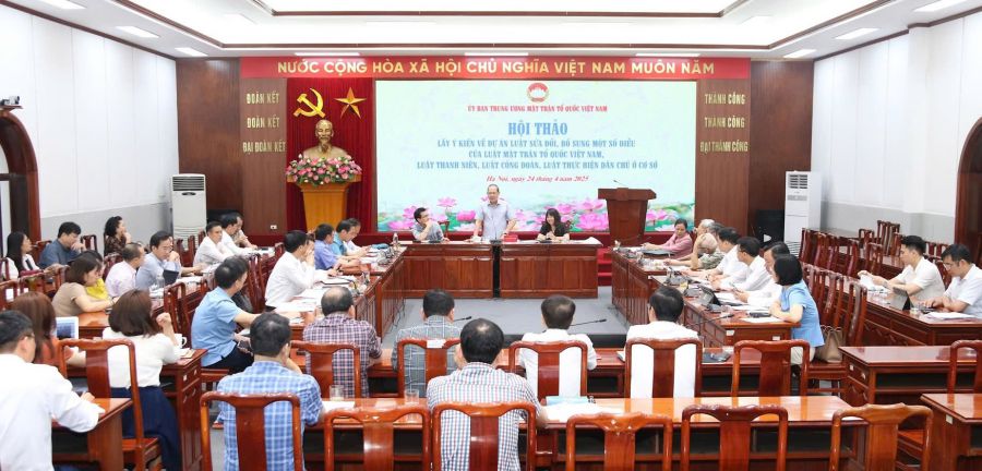 El escenario de la conferencia. Imagen de la pelicula