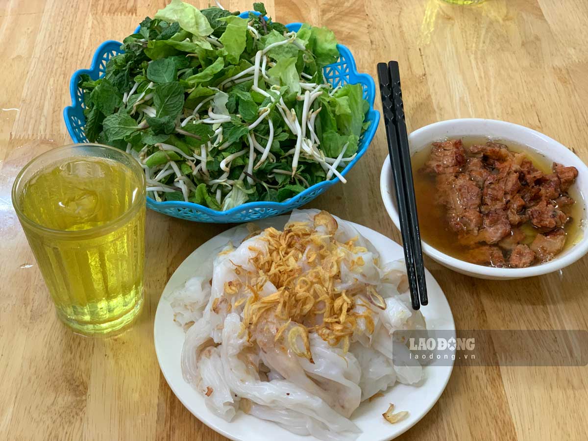 The flavor of Phu Ly banh cuon makes diners miss it. Photo: Ha Vi