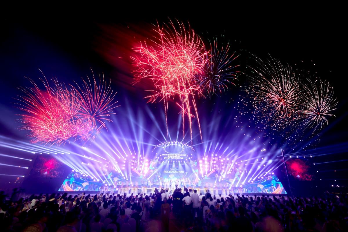 Fireworks will be set off on the opening night of the 2024 Sam Son Sea Tourism Festival. Photo: Quach Du