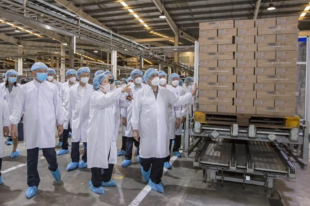 Duoi su dan dat cua ba Mai Kieu Lien, Vinamilk la doanh nghiep dau tien so huu 2 sieu nha may sua nuoc va sua bot tai Viet Nam. Anh: Nguyen Hoang