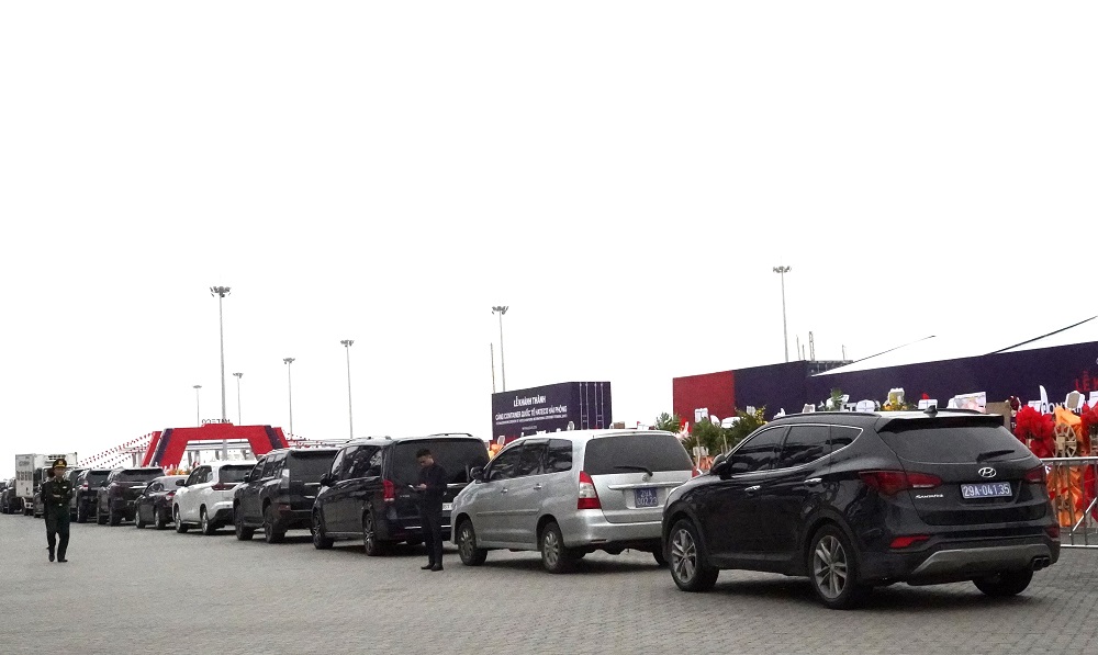 El Ministerio de Hacienda propone eliminar algunos titulos otorgados a los autos al refinar la maquinaria. Ilustracion de la imagen: