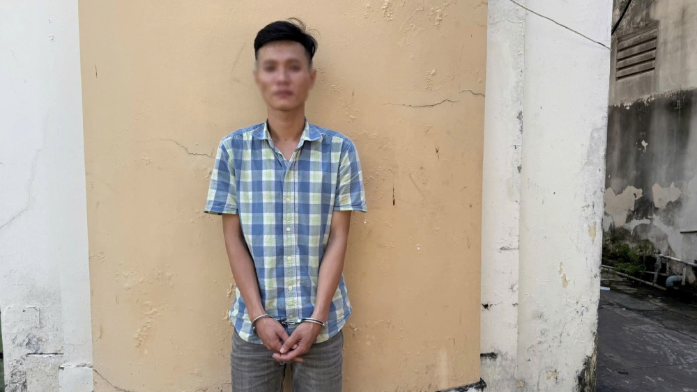 The authorities caught Tuan Anh red-handed illegally storing drugs. Photo: Tien Dung