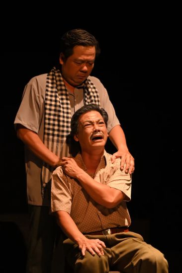 El artista Chanh Truc y el actor Quoc Thinh interpretaran a dos antiguos compañeros de la pelicula "Compañeros". Imagen: Personaje de la fuente